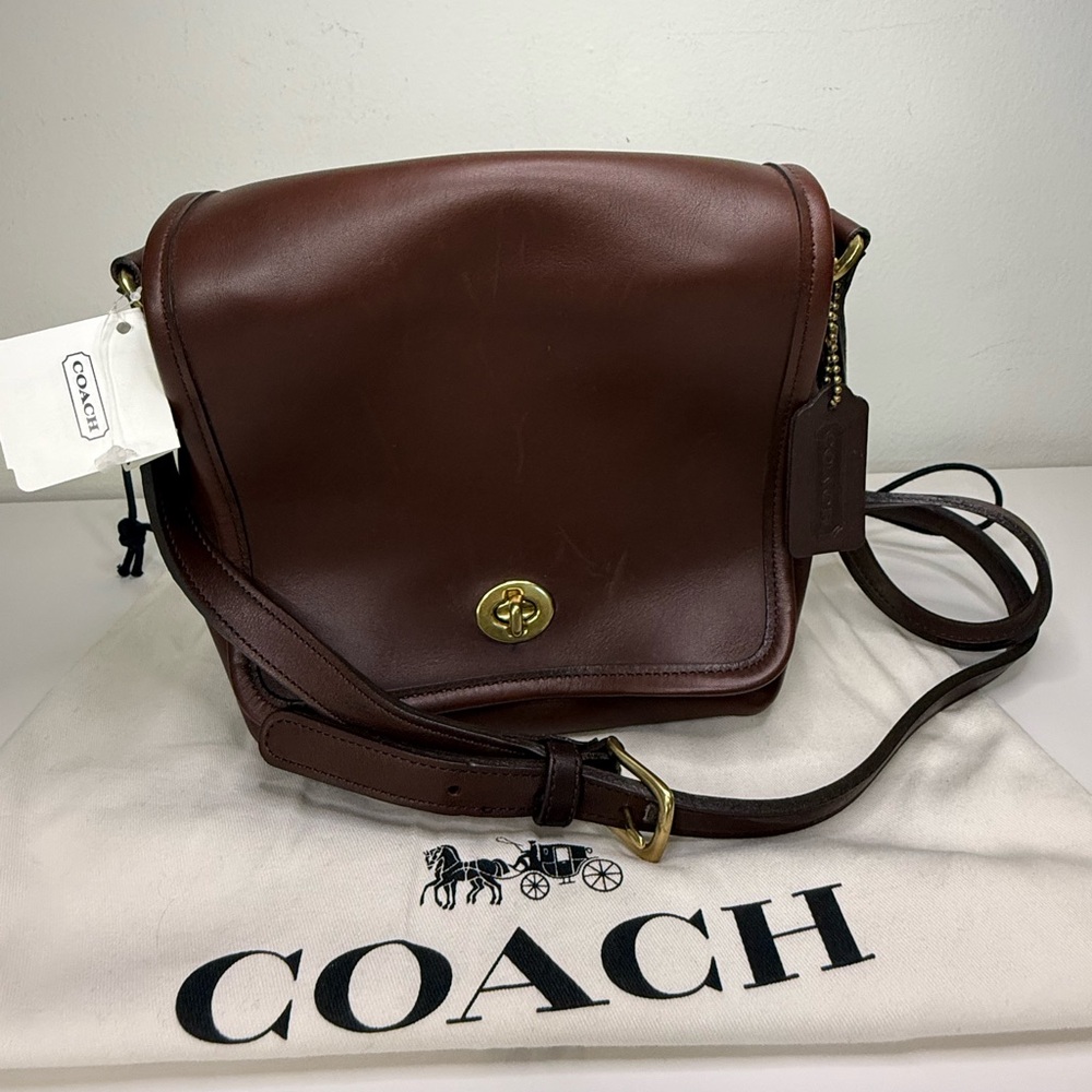 VINTAGE COACH LEGACY SMALL COMPANION 9076
LEATHER CROSSBODY BROWN BAG